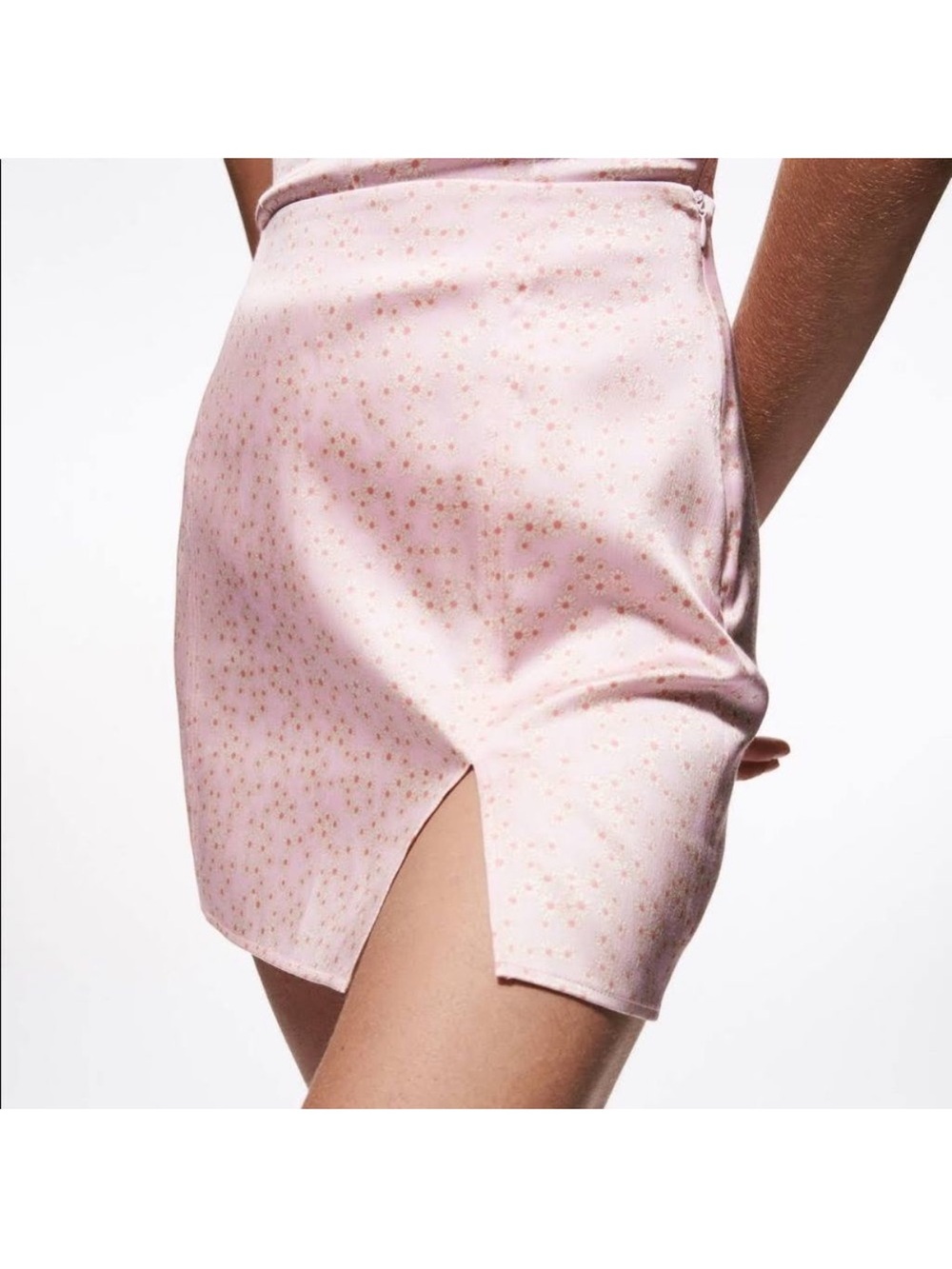 ZARA Light Pink Daisy-Print Mini Skirt with slit and side zipper